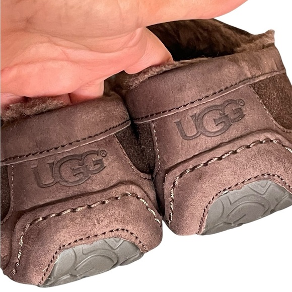 Mens UGG® Ascot Matte Leather
Slipper - Brown size 12 - Picture 11 of 15